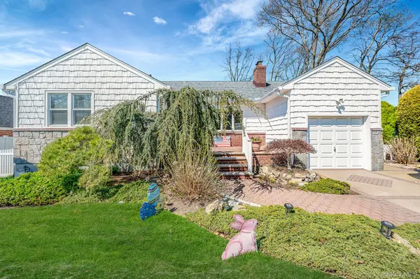 1672 Eyre PL, North Bellmore, NY 11710