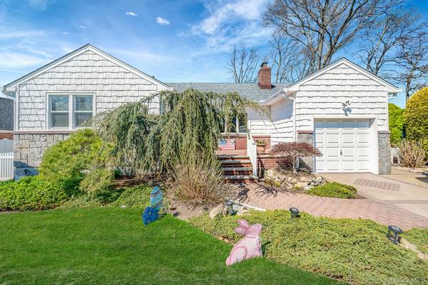 1672 Eyre PL, North Bellmore, NY 11710