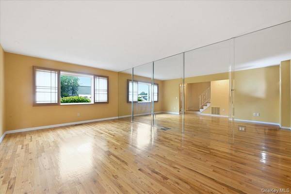 1810 Front ST #29, East Meadow, NY 11554