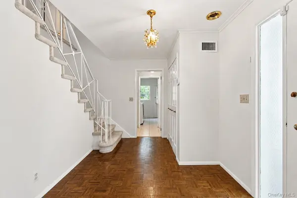 9 Parkfield RD, Scarsdale, NY 10583