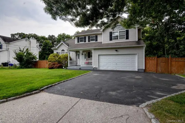 30 1st AVE, Holtsville, NY 11742