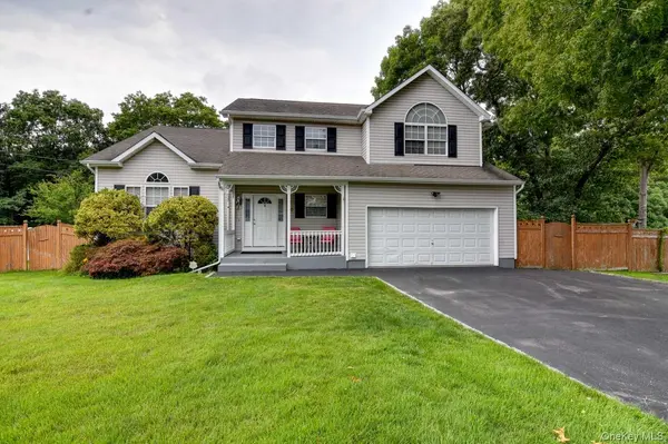 30 1st AVE, Holtsville, NY 11742
