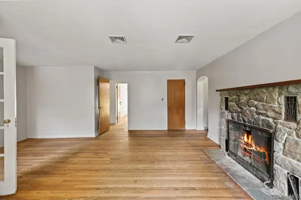10 Farview TER, Airmont, NY 10901