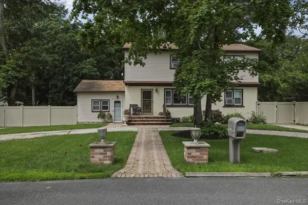 485 Lockwood DR, Shirley, NY 11967