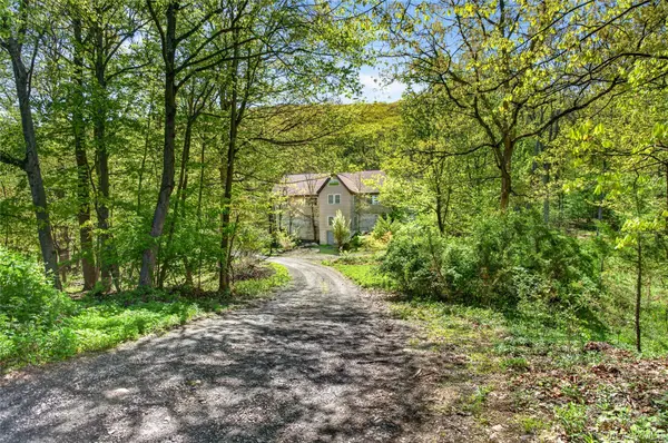 12 Summit TRL, Blooming Grove, NY 10950