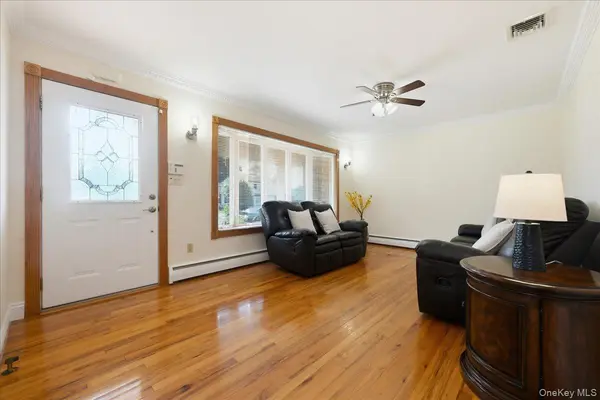 220 Eastlake AVE, Massapequa Park, NY 11762