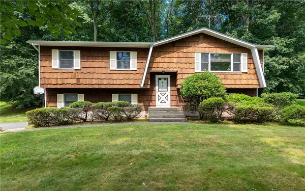 6 Forest View CT, Valley Cottage, NY 10989