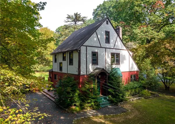 20 Gatto LN, Pearl River, NY 10965