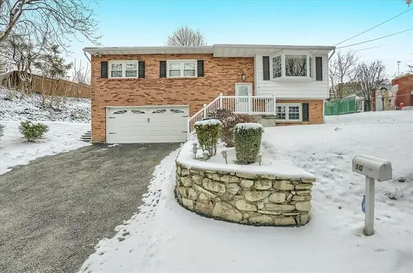 10 Lucas DR, New Windsor, NY 12553