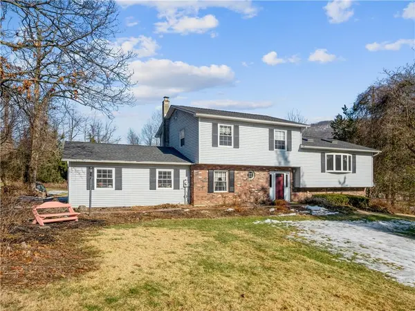 11 Seymour LN, Hopewell Junction, NY 12533