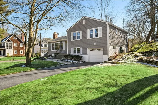 114 Sonn DR, Rye, NY 10580