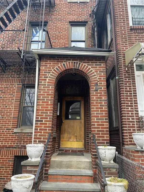 661 E 222, Bronx, NY 10467