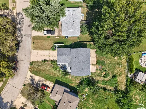 2612 Cimarron DR, Lawrence, KS 66046