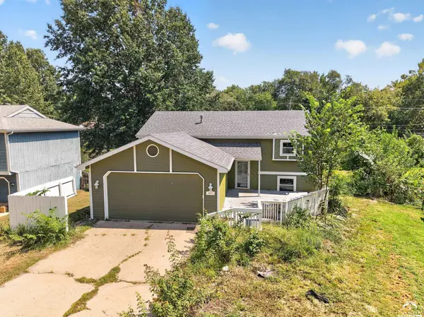 2612 Cimarron DR, Lawrence, KS 66046
