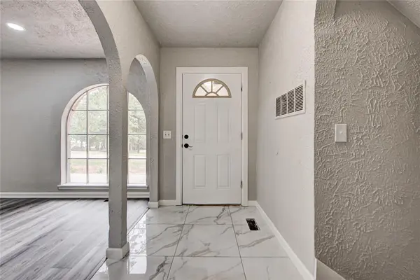 8009 Golden Oaks RD, Oklahoma City, OK 73127