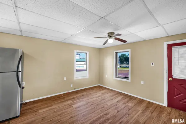 206 COOPER ST, Pekin, IL 61554