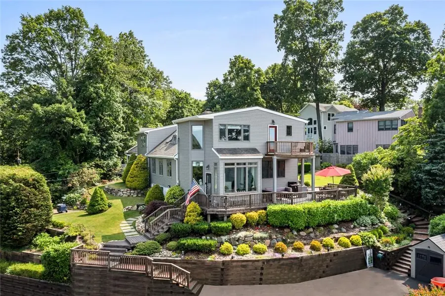 324 Mckinley TER, Centerport, NY 11721