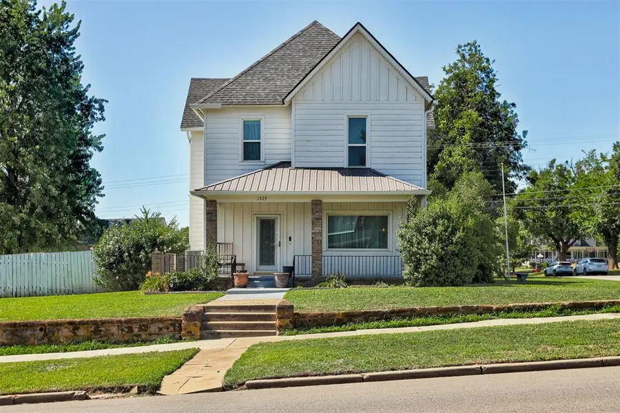 1323 W Noble AVE, Guthrie, OK 73044