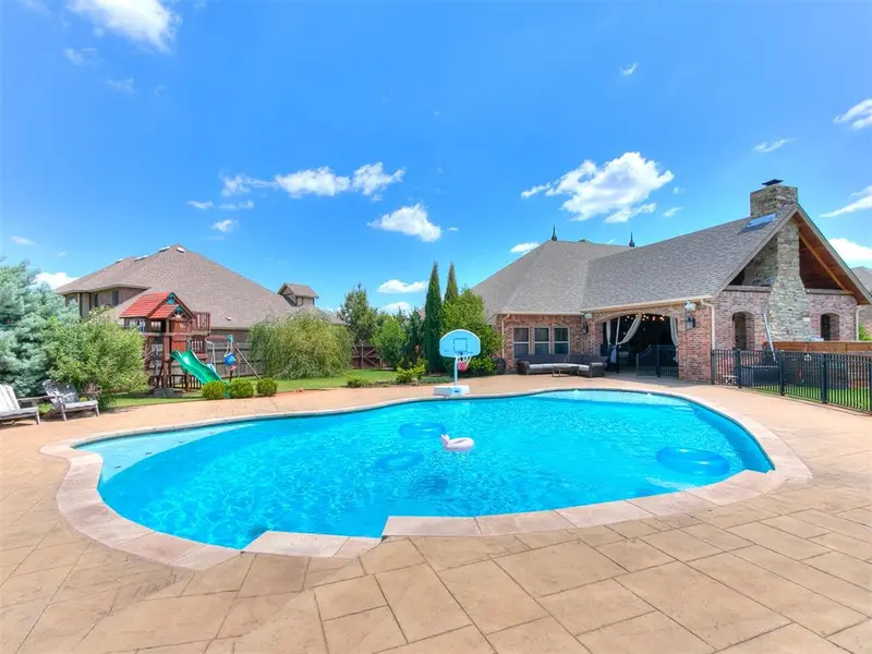 14401 Yorkshire LN, Oklahoma City, OK 73142