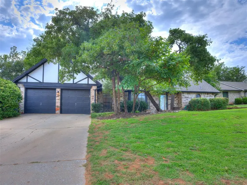 1005 Mary Lee LN, Edmond, OK 73034