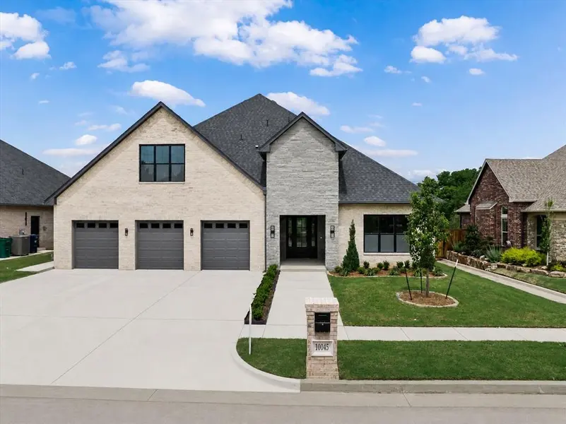 10045 SW 27th ST, Yukon, OK 73099
