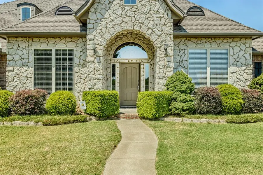 15315 Coral Creek LN, Oklahoma City, OK 73165