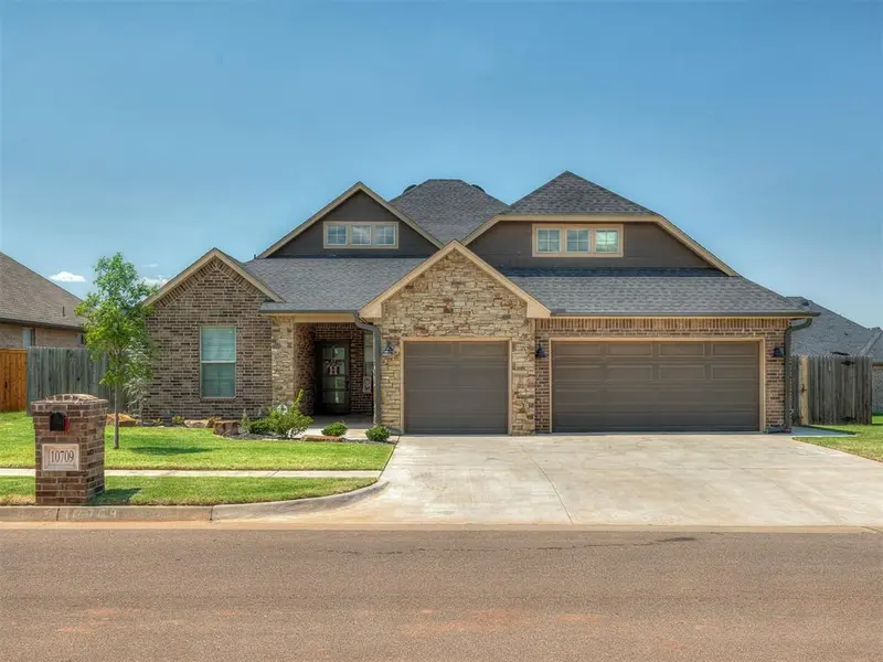 10709 Coeur CT, Yukon, OK 73099