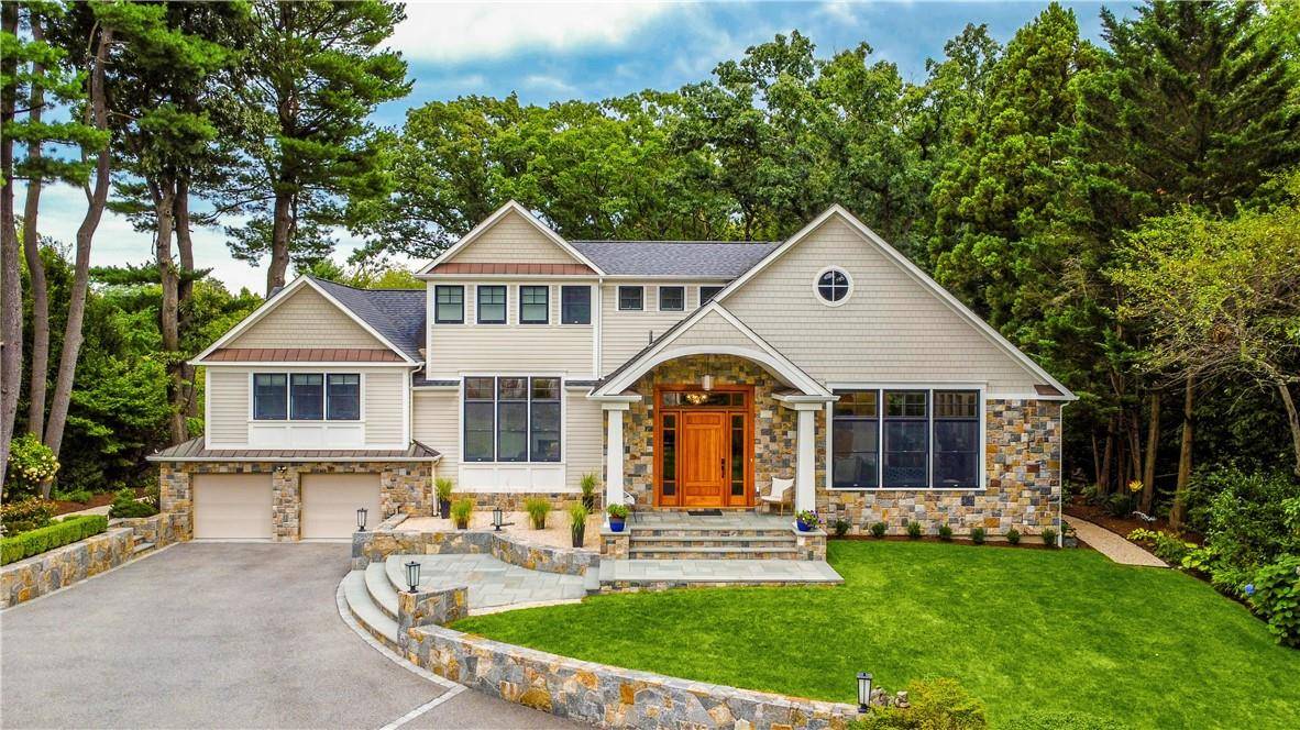 22 Winged Foot DR, Larchmont, NY 10538