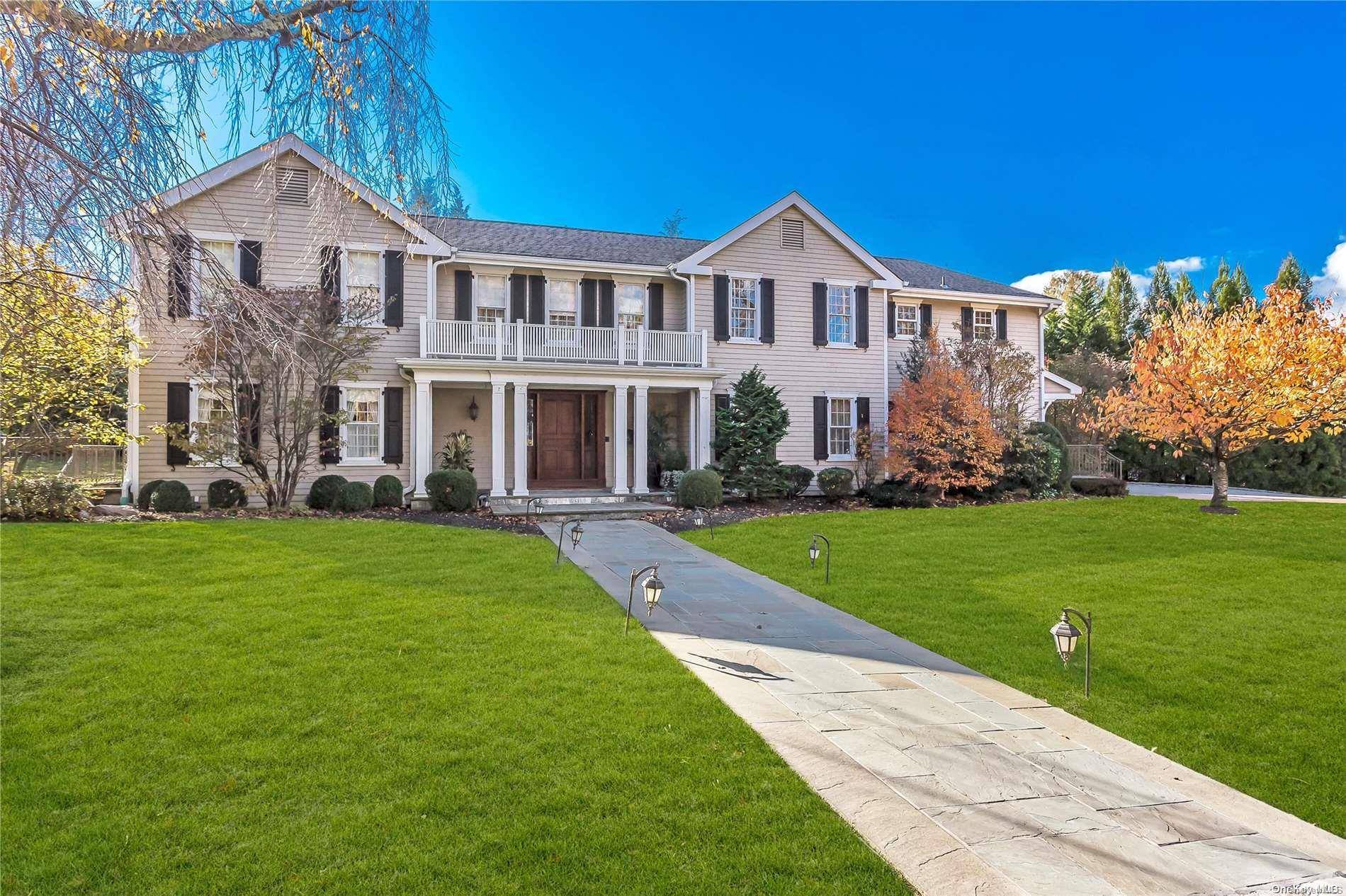 5 Georgian CT, East Hills, NY 11576