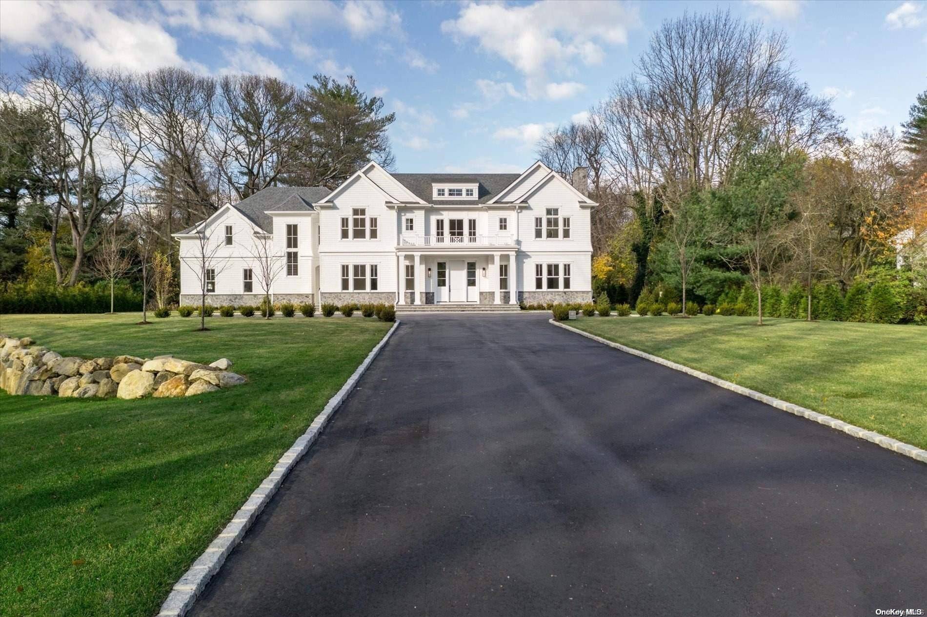 60 Harbor LN, Roslyn Harbor, NY 11576