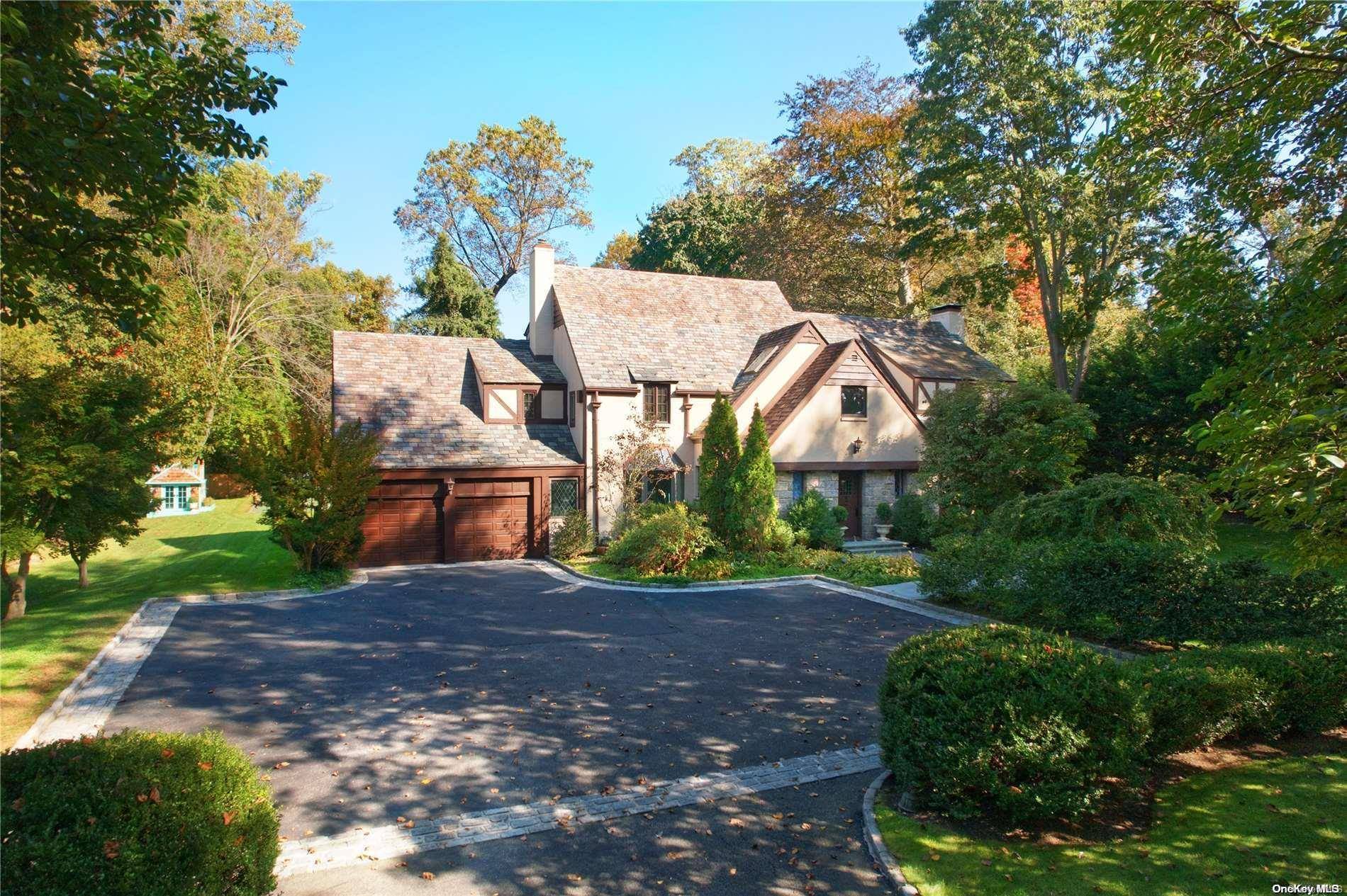 530 Manhasset Woods RD, Manhasset, NY 11030