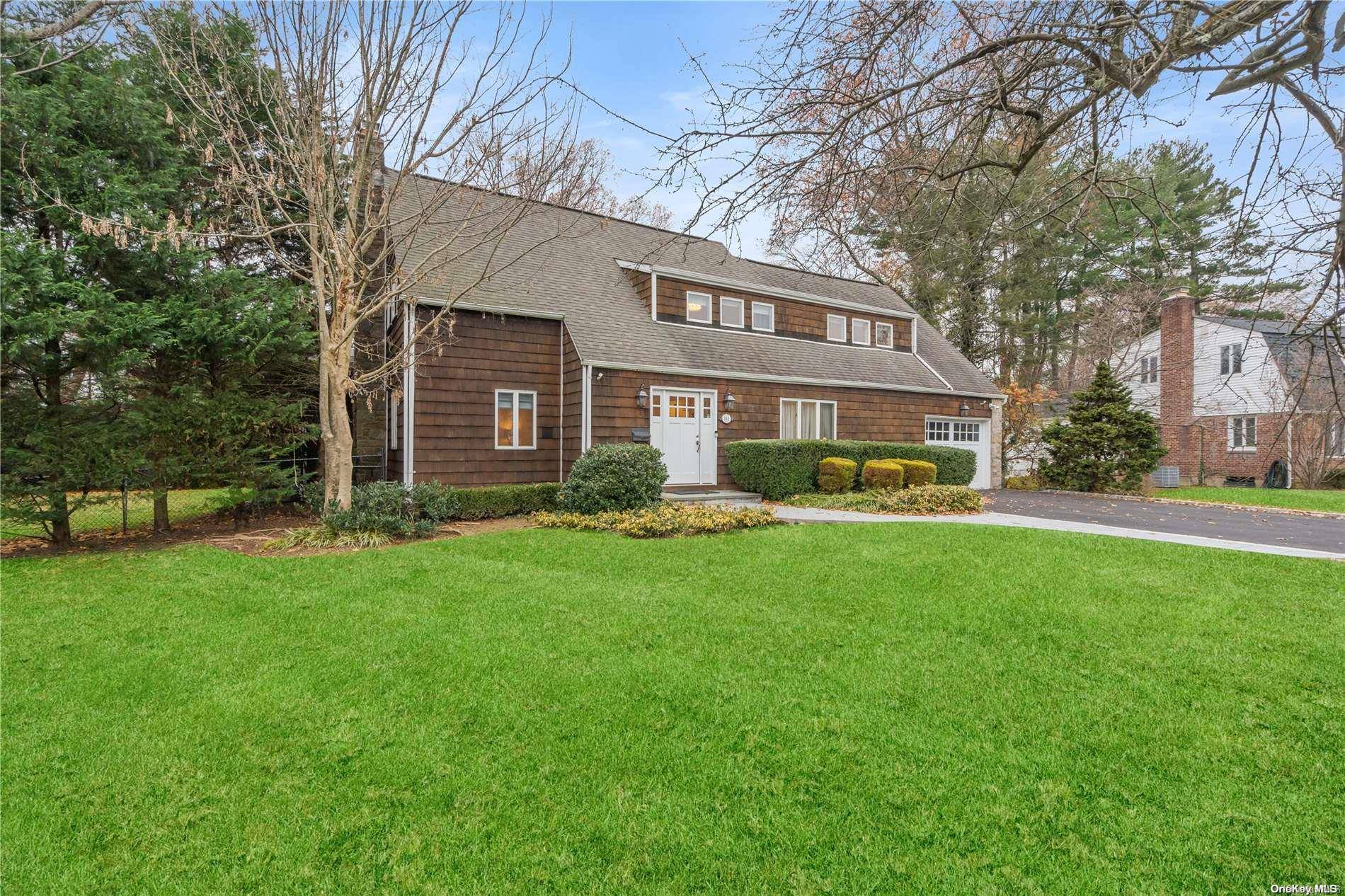 111 Village RD, East Hills, NY 11577