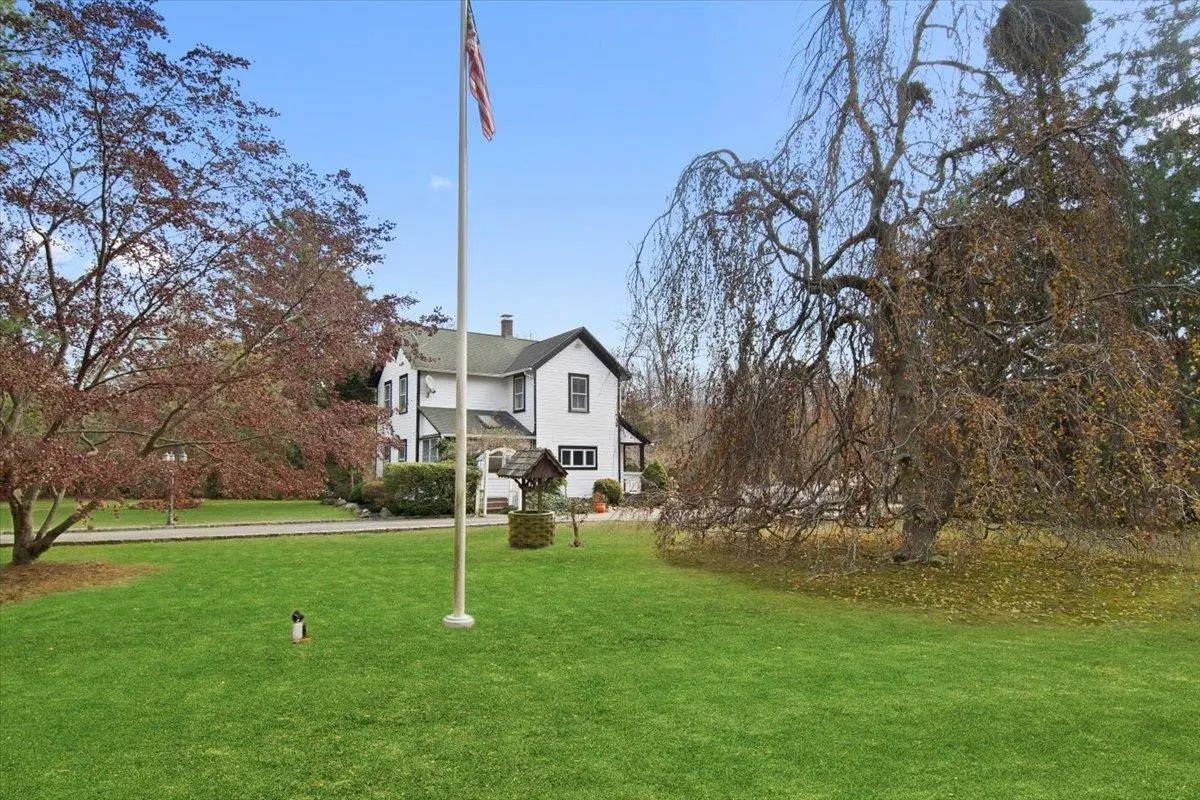 140 beaver dam, Brookhaven, NY 11719