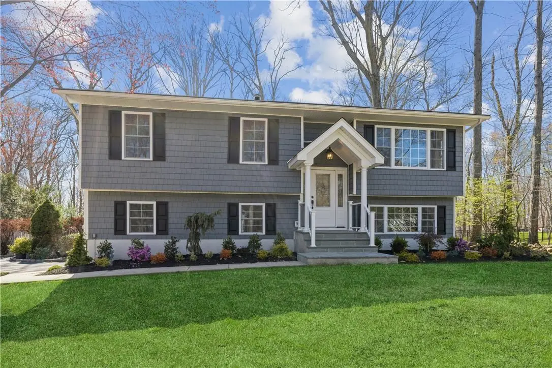 170 Waters Edge, Valley Cottage, NY 10989