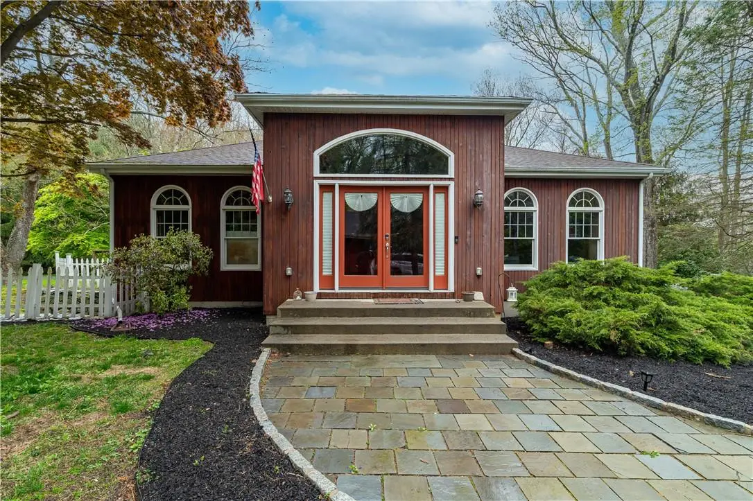 12 Lainos PL, Mahopac, NY 10541