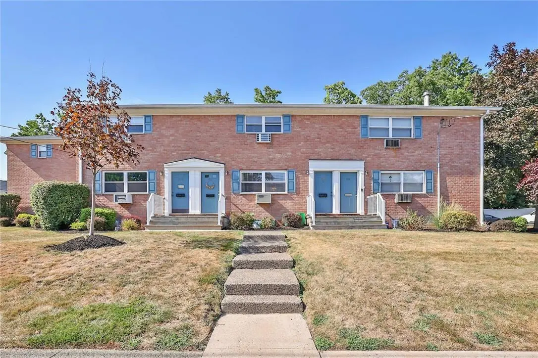 122 Meyer OVAL, Pearl River, NY 10965