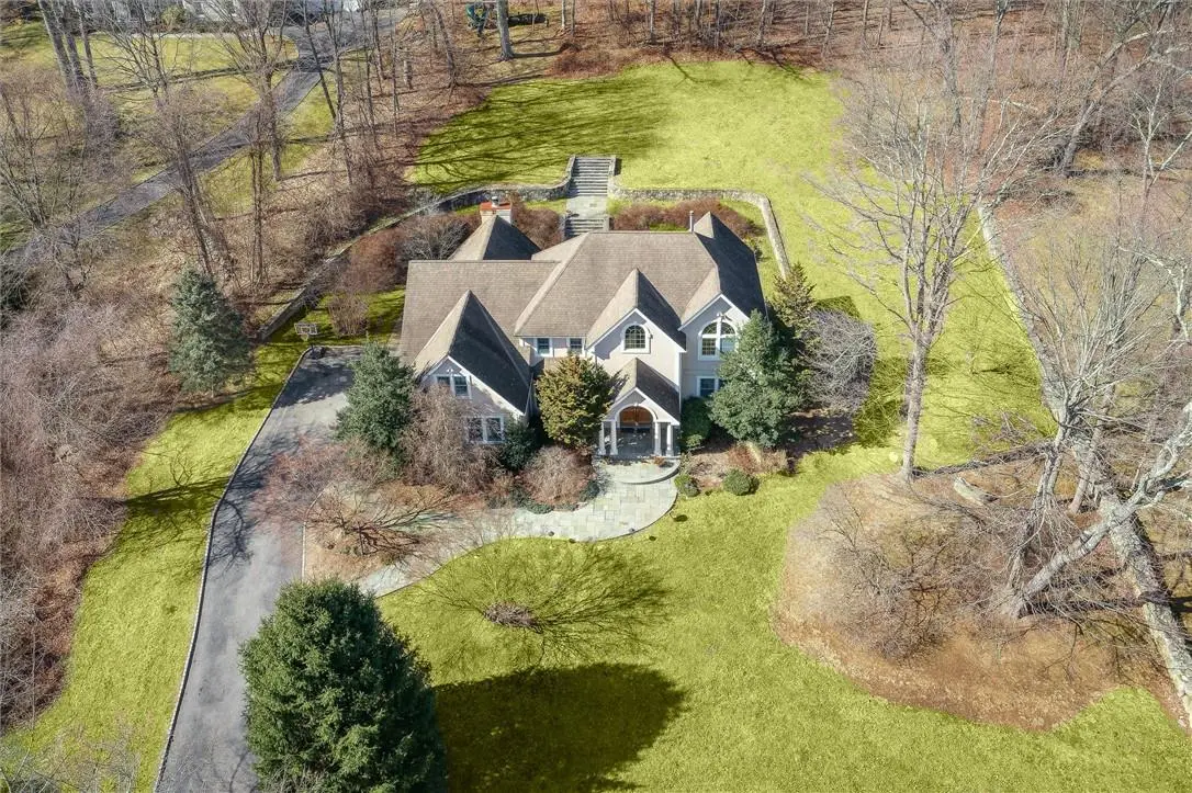 4 Emerson CT, Katonah, NY 10536