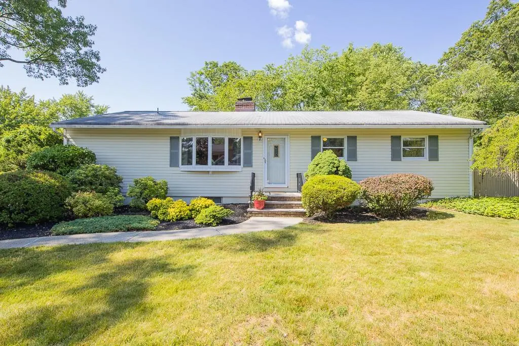 11 Robertson DR, Pearl River, NY 10965