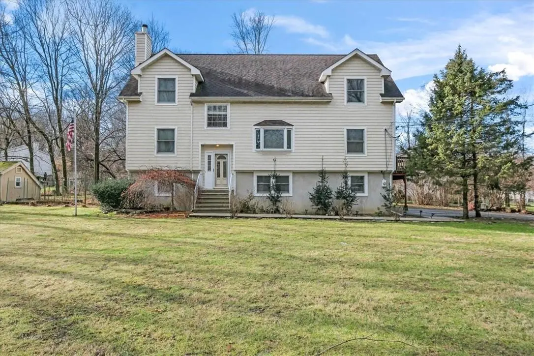 6 Somerset LN, Cortlandt Manor, NY 10567