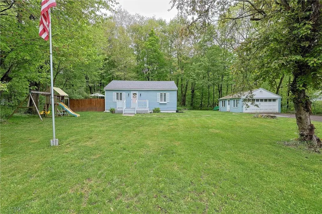 8 Inky LN, Hopewell Junction, NY 12533