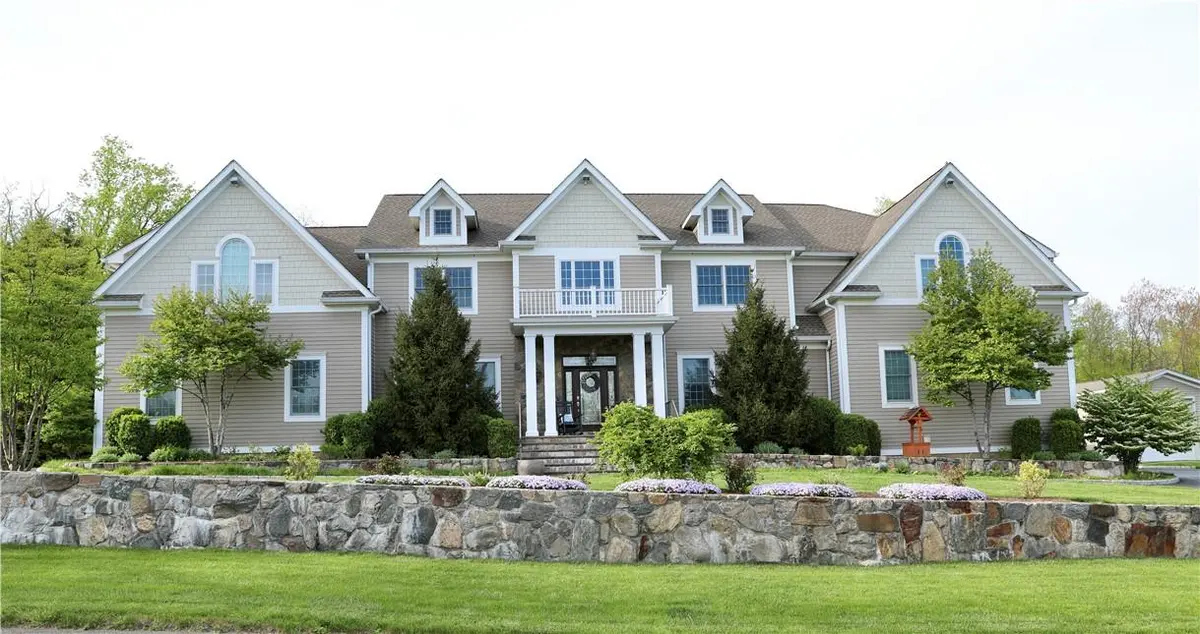 19 Lounsbury DR, Baldwin Place, NY 10505