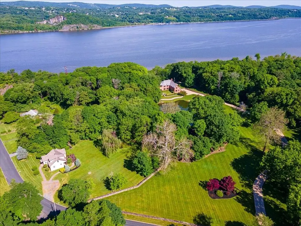 19 Reed RD, New Hamburg, NY 12590