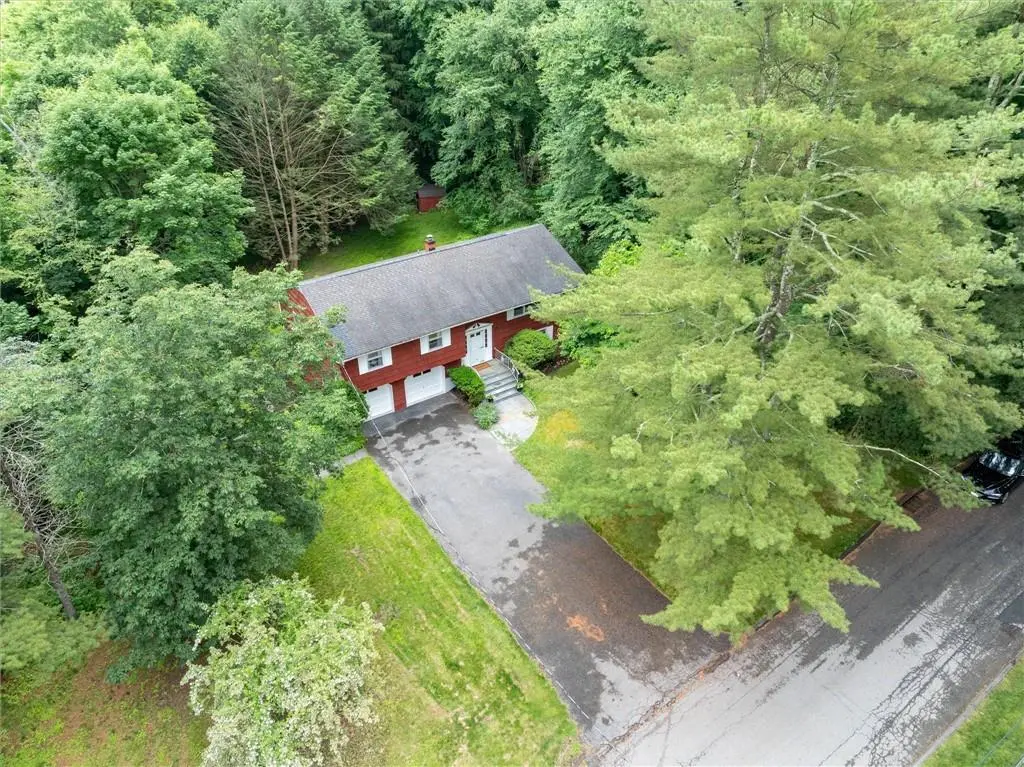 10 Carol DR, Mount Kisco, NY 10549