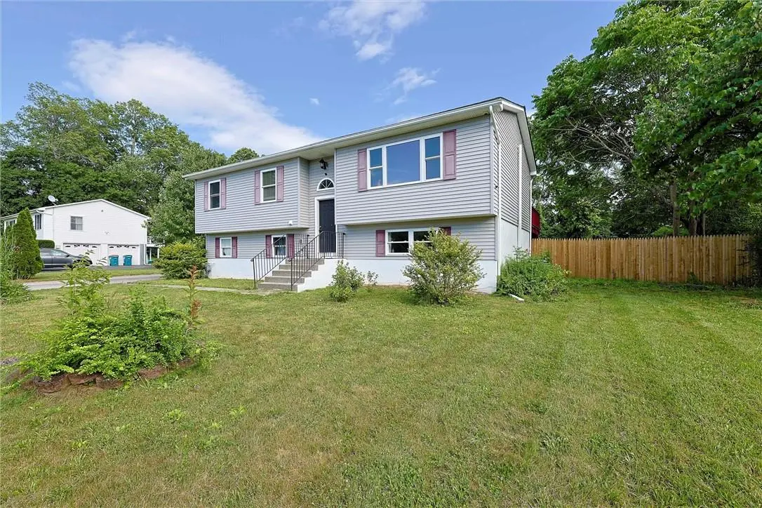 4 Stanley LN, Wappingers Falls, NY 12590