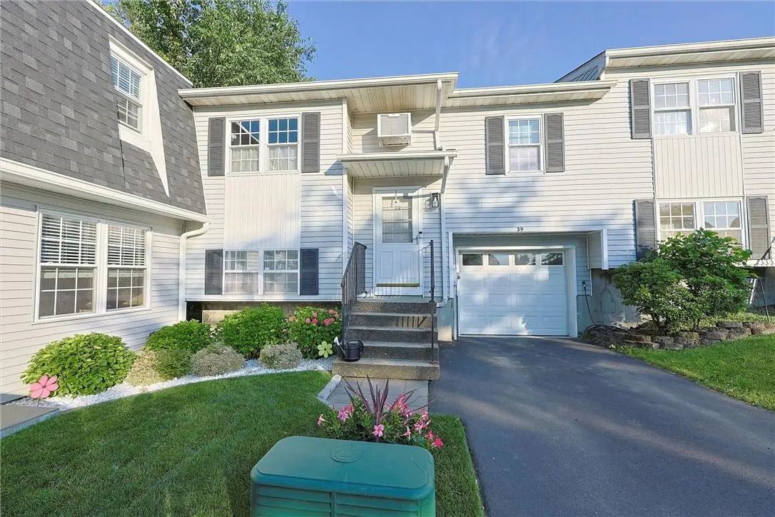 39 Aspen CT, Fishkill, NY 12524