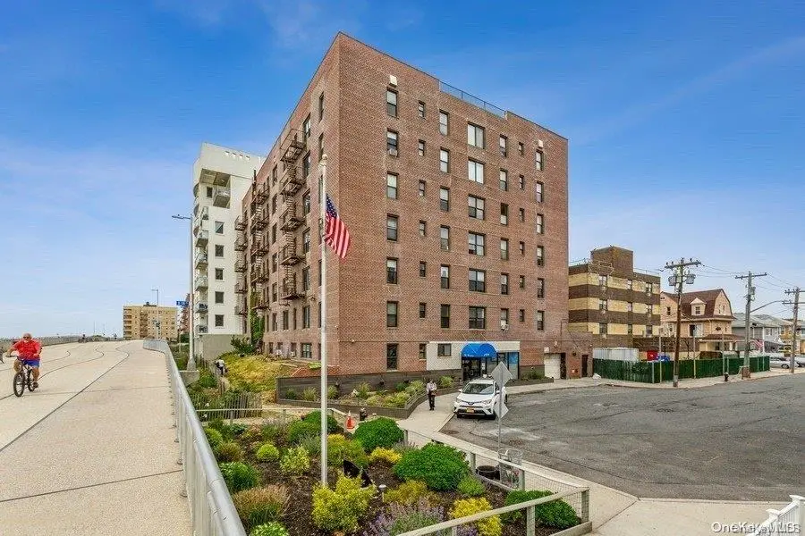 129 Beach 118th St #6A, Rockaway Park, NY 11694