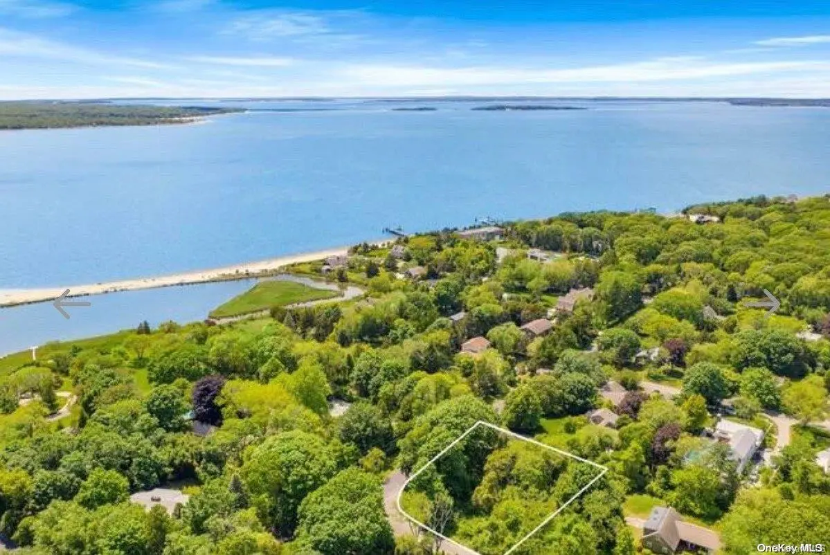 3 Baldwin DR, North Haven, NY 11963