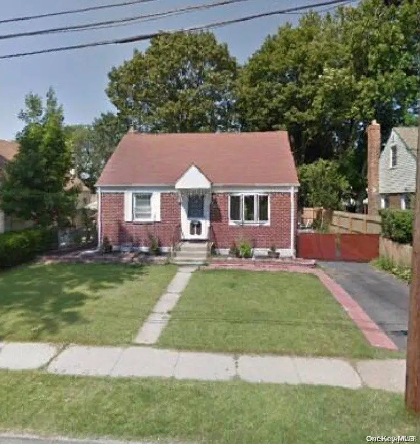 821 James PL, Uniondale, NY 11553