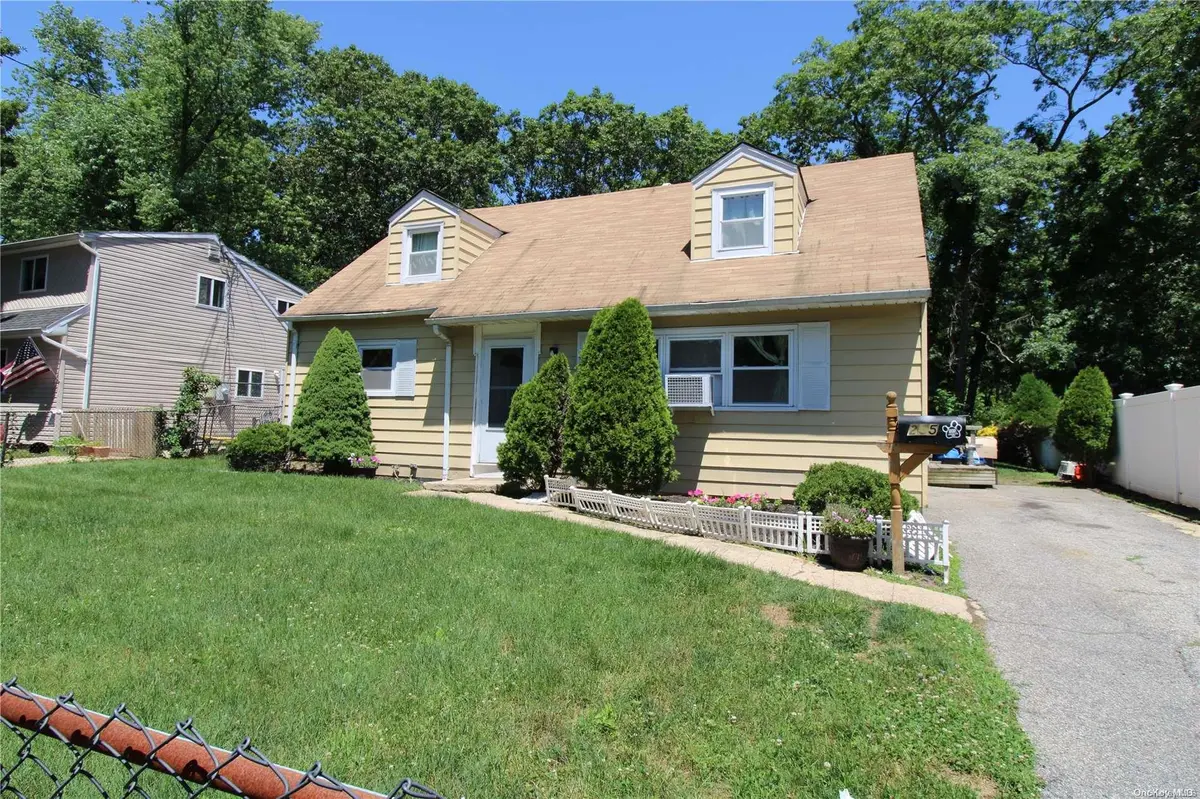 235 Parkway BLVD, Wyandanch, NY 11798