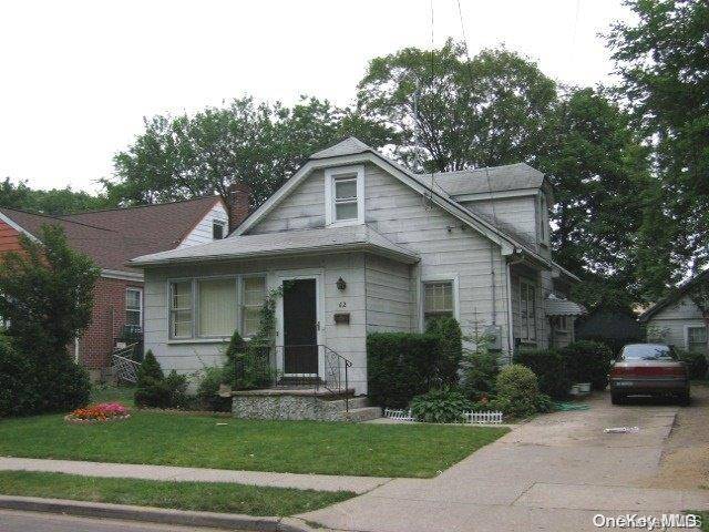 62 E Greenwich AVE, Roosevelt, NY 11575